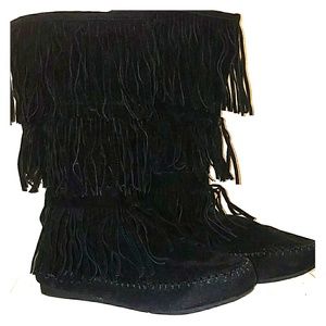Black fringe boots